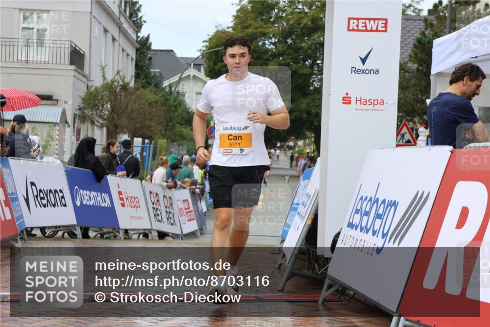 31.08.2025 - 21. Blankeneser Heldenlauf Strokosch-Dieckow http://msf.ph/oto/8703116 31.08.2025 13:11:58 Ziel 5516, 5771 meine-sportfotos.de