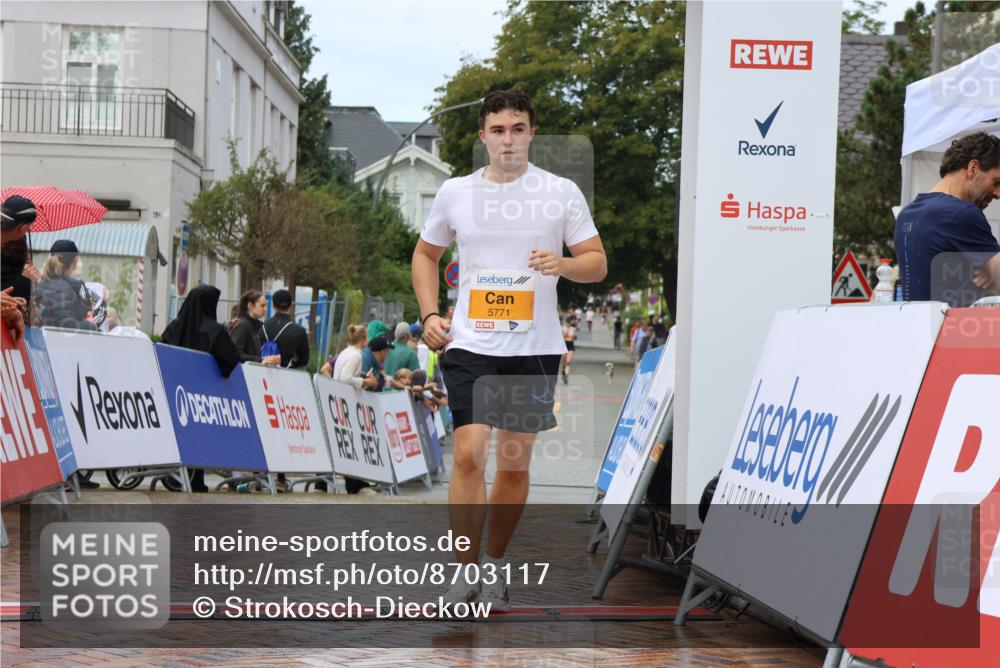 31.08.2025 - 21. Blankeneser Heldenlauf Strokosch-Dieckow http://msf.ph/oto/8703117 31.08.2025 13:11:58 Ziel 5516, 5771 meine-sportfotos.de