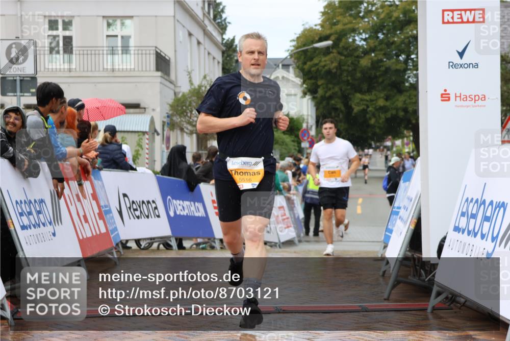 31.08.2025 - 21. Blankeneser Heldenlauf Strokosch-Dieckow http://msf.ph/oto/8703121 31.08.2025 13:11:54 Ziel 5516, 5771 meine-sportfotos.de