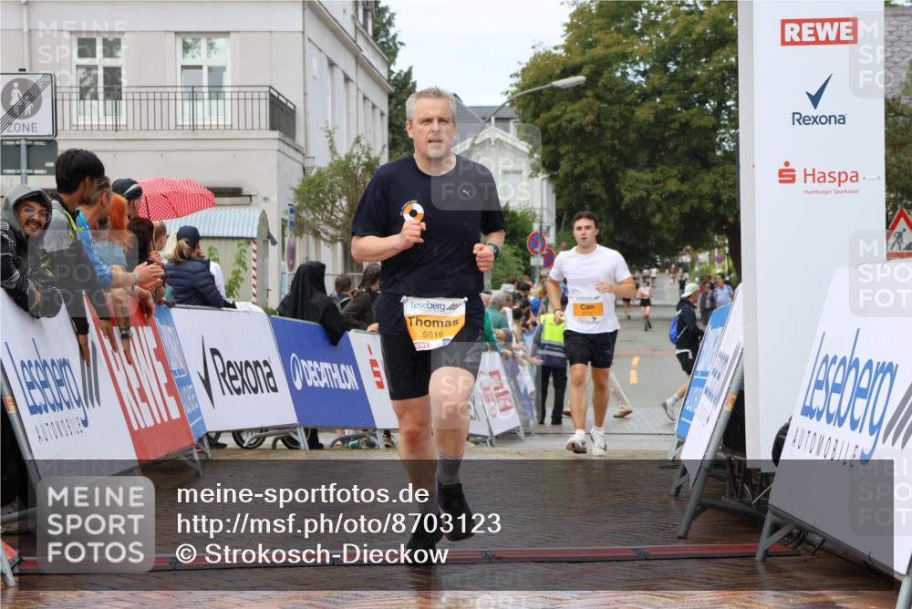 31.08.2025 - 21. Blankeneser Heldenlauf Strokosch-Dieckow http://msf.ph/oto/8703123 31.08.2025 13:11:54 Ziel 5516, 5771 meine-sportfotos.de