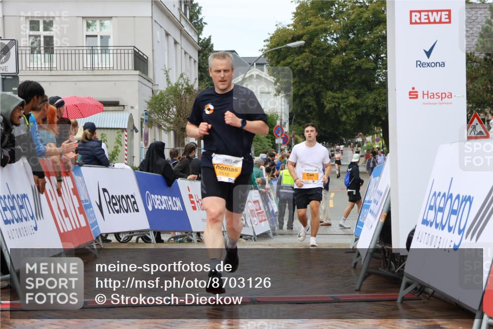 31.08.2025 - 21. Blankeneser Heldenlauf Strokosch-Dieckow http://msf.ph/oto/8703126 31.08.2025 13:11:54 Ziel 5516, 5771 meine-sportfotos.de