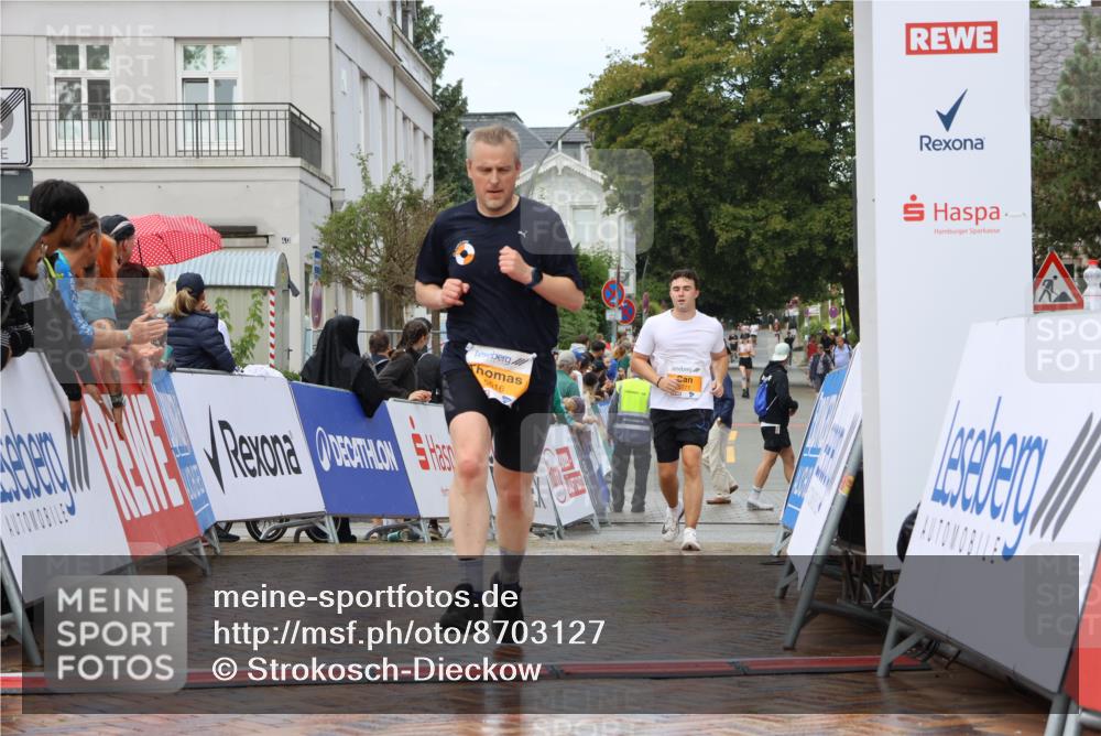 31.08.2025 - 21. Blankeneser Heldenlauf Strokosch-Dieckow http://msf.ph/oto/8703127 31.08.2025 13:11:54 Ziel 5516, 5771 meine-sportfotos.de
