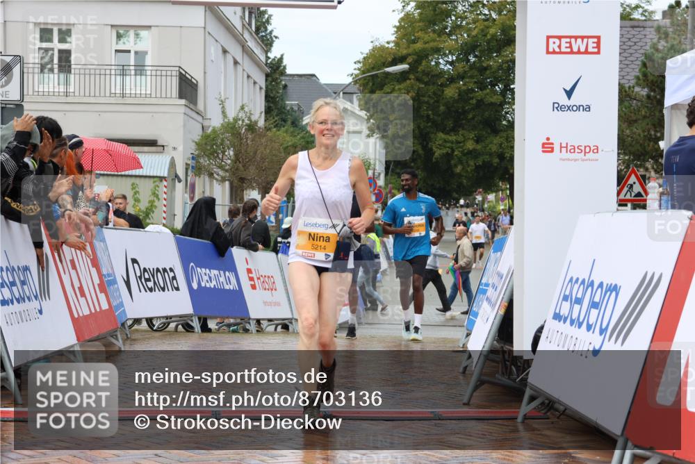 31.08.2025 - 21. Blankeneser Heldenlauf Strokosch-Dieckow http://msf.ph/oto/8703136 31.08.2025 13:11:38 Ziel 5249, 5248, 5214 meine-sportfotos.de