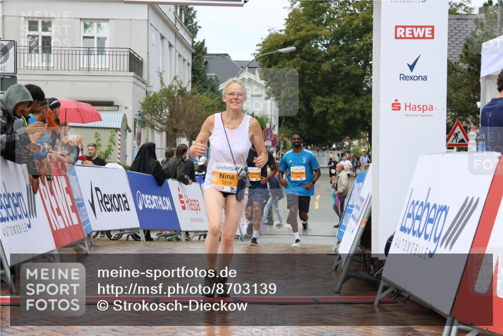 31.08.2025 - 21. Blankeneser Heldenlauf Strokosch-Dieckow http://msf.ph/oto/8703139 31.08.2025 13:11:37 Ziel 5249, 5248, 5214 meine-sportfotos.de