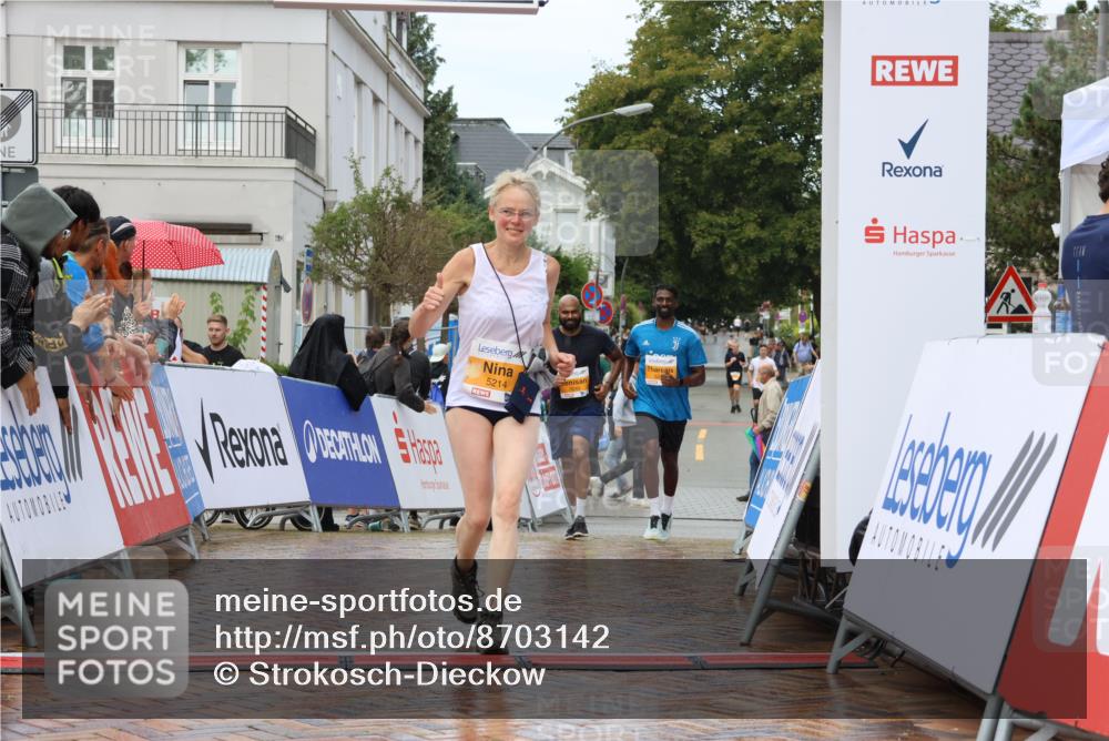 31.08.2025 - 21. Blankeneser Heldenlauf Strokosch-Dieckow http://msf.ph/oto/8703142 31.08.2025 13:11:37 Ziel 5249, 5248, 5214 meine-sportfotos.de