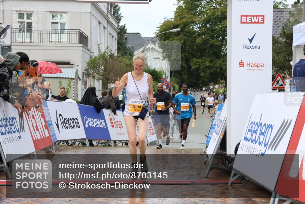 31.08.2025 - 21. Blankeneser Heldenlauf Strokosch-Dieckow http://msf.ph/oto/8703145 31.08.2025 13:11:37 Ziel 5249, 5248, 5214 meine-sportfotos.de