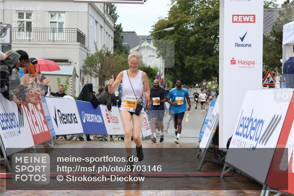 31.08.2025 - 21. Blankeneser Heldenlauf Strokosch-Dieckow http://msf.ph/oto/8703146 31.08.2025 13:11:37 Ziel 5249, 5248, 5214 meine-sportfotos.de
