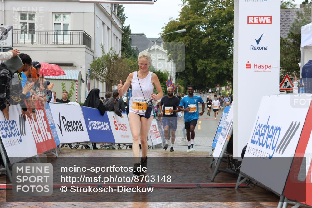 31.08.2025 - 21. Blankeneser Heldenlauf Strokosch-Dieckow http://msf.ph/oto/8703148 31.08.2025 13:11:37 Ziel 5249, 5248, 5214 meine-sportfotos.de