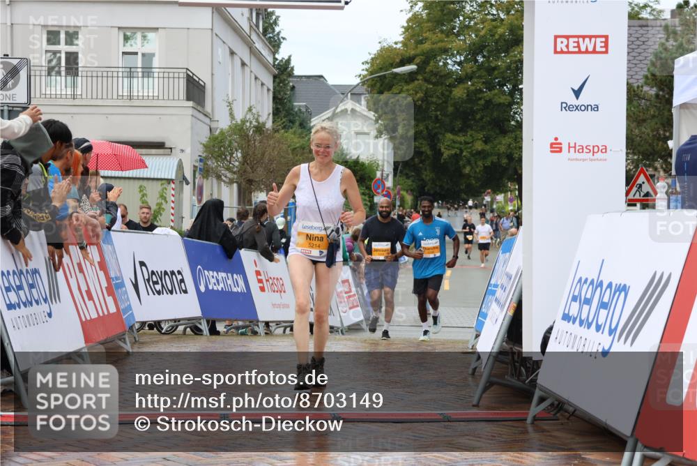 31.08.2025 - 21. Blankeneser Heldenlauf Strokosch-Dieckow http://msf.ph/oto/8703149 31.08.2025 13:11:37 Ziel 5249, 5248, 5214 meine-sportfotos.de
