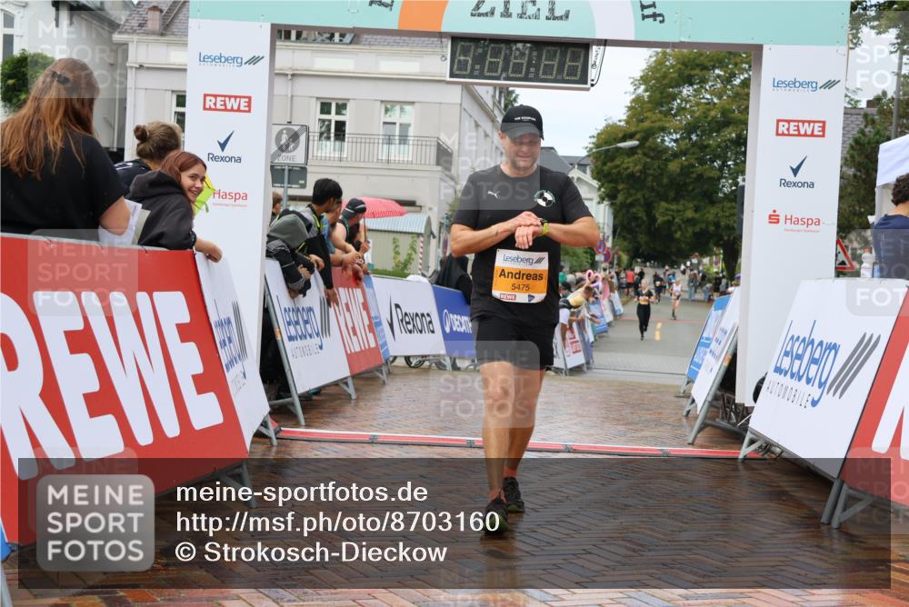 31.08.2025 - 21. Blankeneser Heldenlauf Strokosch-Dieckow http://msf.ph/oto/8703160 31.08.2025 13:11:16 Ziel 5475, 5725, 5354 meine-sportfotos.de