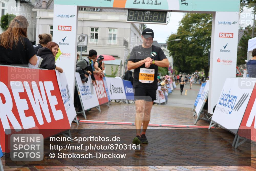 31.08.2025 - 21. Blankeneser Heldenlauf Strokosch-Dieckow http://msf.ph/oto/8703161 31.08.2025 13:11:16 Ziel 5475, 5725, 5354 meine-sportfotos.de