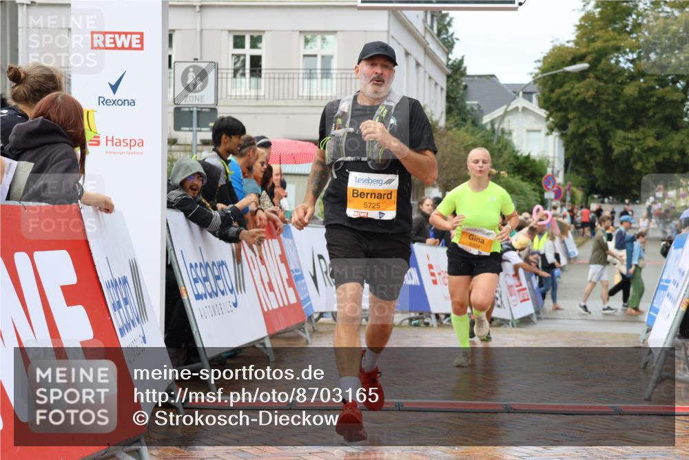 31.08.2025 - 21. Blankeneser Heldenlauf Strokosch-Dieckow http://msf.ph/oto/8703165 31.08.2025 13:11:12 Ziel 5475, 5473, 5725, 5354 meine-sportfotos.de