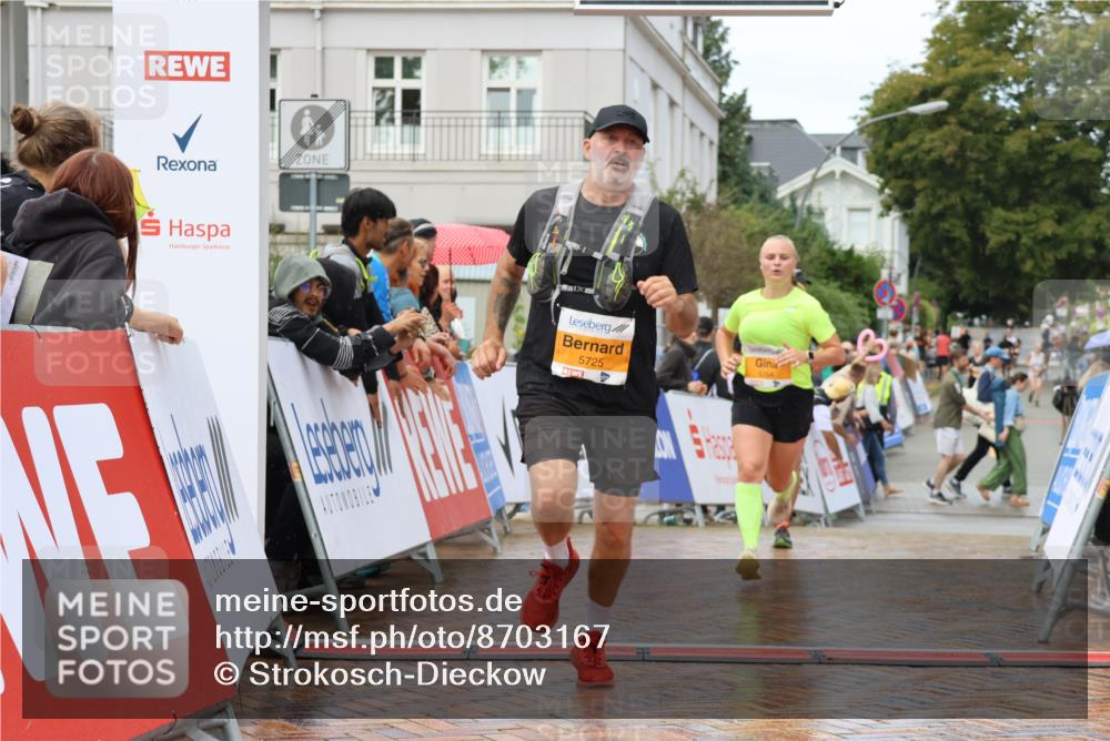 31.08.2025 - 21. Blankeneser Heldenlauf Strokosch-Dieckow http://msf.ph/oto/8703167 31.08.2025 13:11:12 Ziel 5475, 5473, 5725, 5354 meine-sportfotos.de