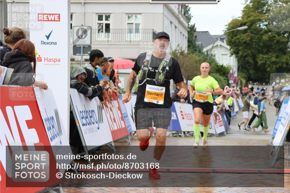 31.08.2025 - 21. Blankeneser Heldenlauf Strokosch-Dieckow http://msf.ph/oto/8703168 31.08.2025 13:11:12 Ziel 5475, 5473, 5725, 5354 meine-sportfotos.de