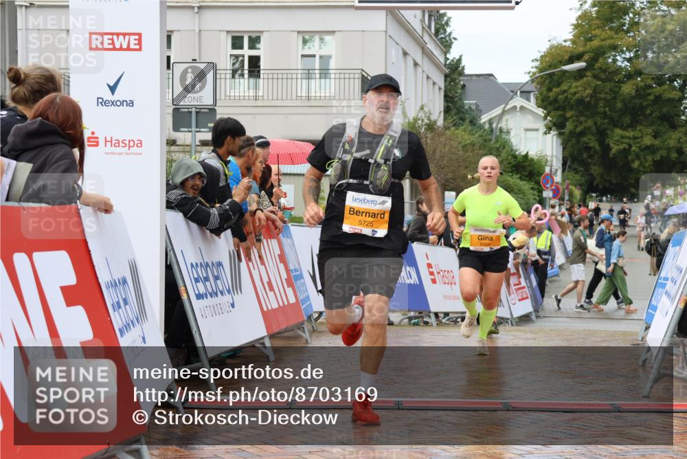 31.08.2025 - 21. Blankeneser Heldenlauf Strokosch-Dieckow http://msf.ph/oto/8703169 31.08.2025 13:11:12 Ziel 5475, 5473, 5725, 5354 meine-sportfotos.de