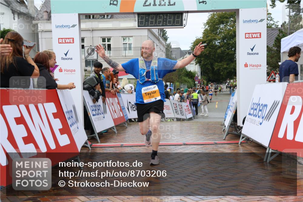 31.08.2025 - 21. Blankeneser Heldenlauf Strokosch-Dieckow http://msf.ph/oto/8703206 31.08.2025 13:10:50 Ziel 5306, 5132 meine-sportfotos.de