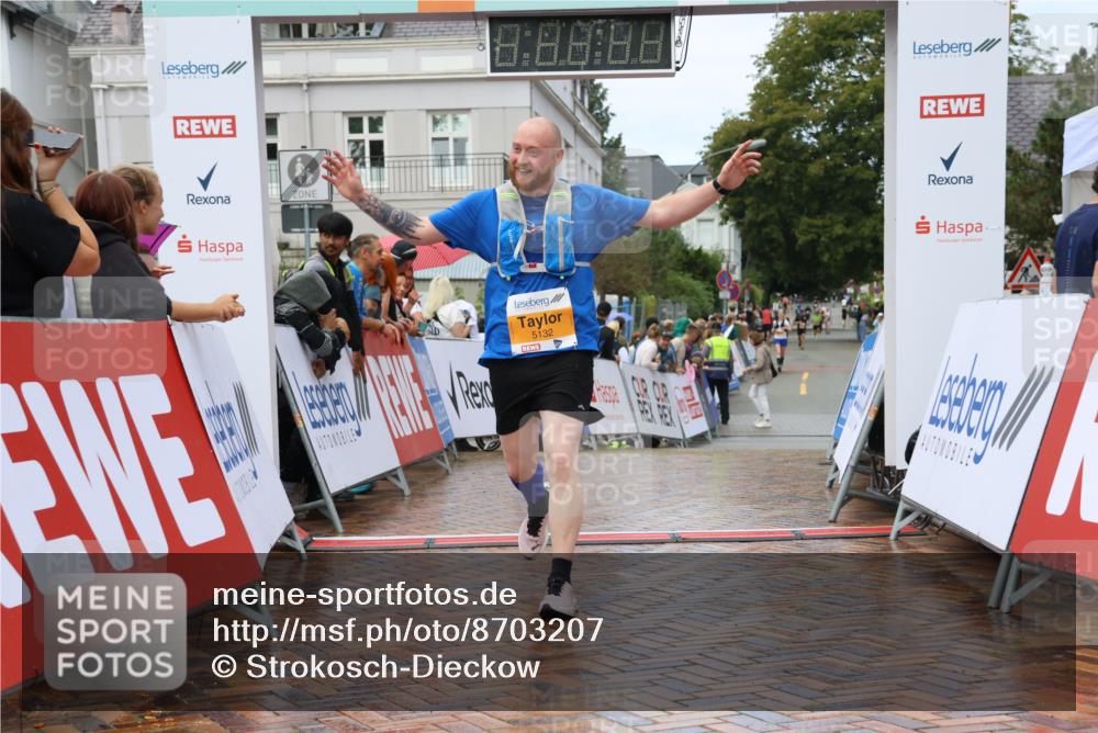 31.08.2025 - 21. Blankeneser Heldenlauf Strokosch-Dieckow http://msf.ph/oto/8703207 31.08.2025 13:10:50 Ziel 5306, 5132 meine-sportfotos.de
