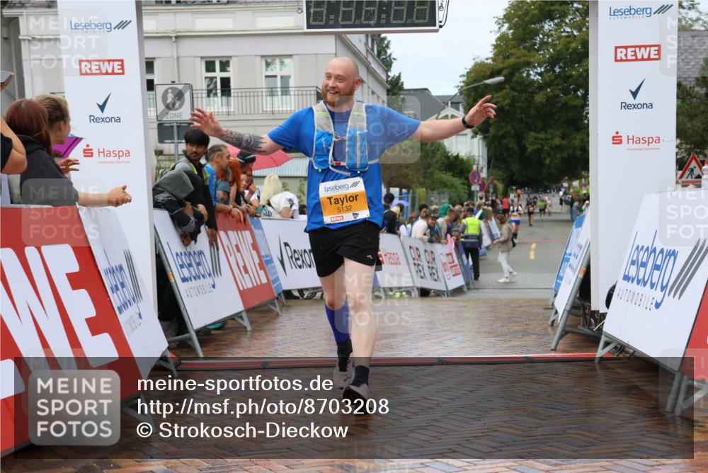 31.08.2025 - 21. Blankeneser Heldenlauf Strokosch-Dieckow http://msf.ph/oto/8703208 31.08.2025 13:10:50 Ziel 5306, 5132 meine-sportfotos.de