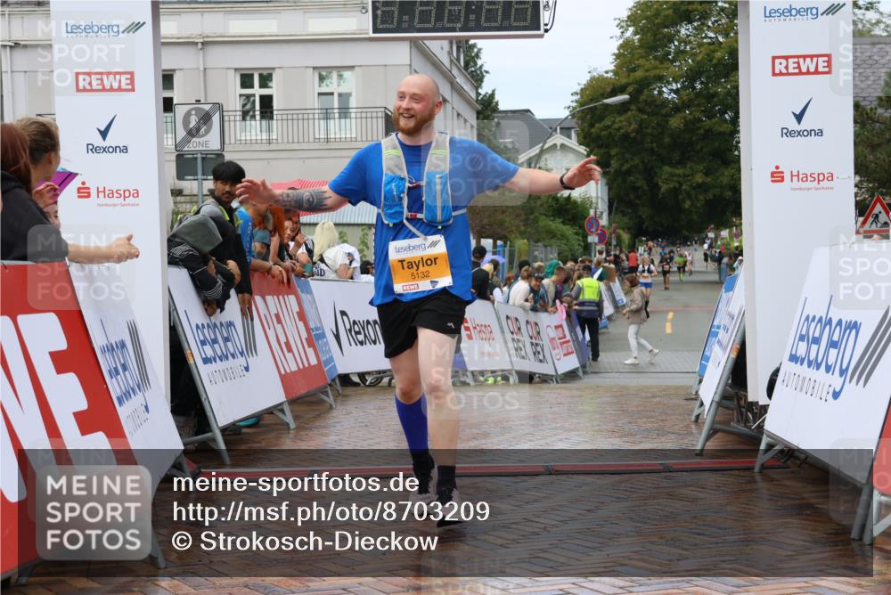 31.08.2025 - 21. Blankeneser Heldenlauf Strokosch-Dieckow http://msf.ph/oto/8703209 31.08.2025 13:10:50 Ziel 5306, 5132 meine-sportfotos.de