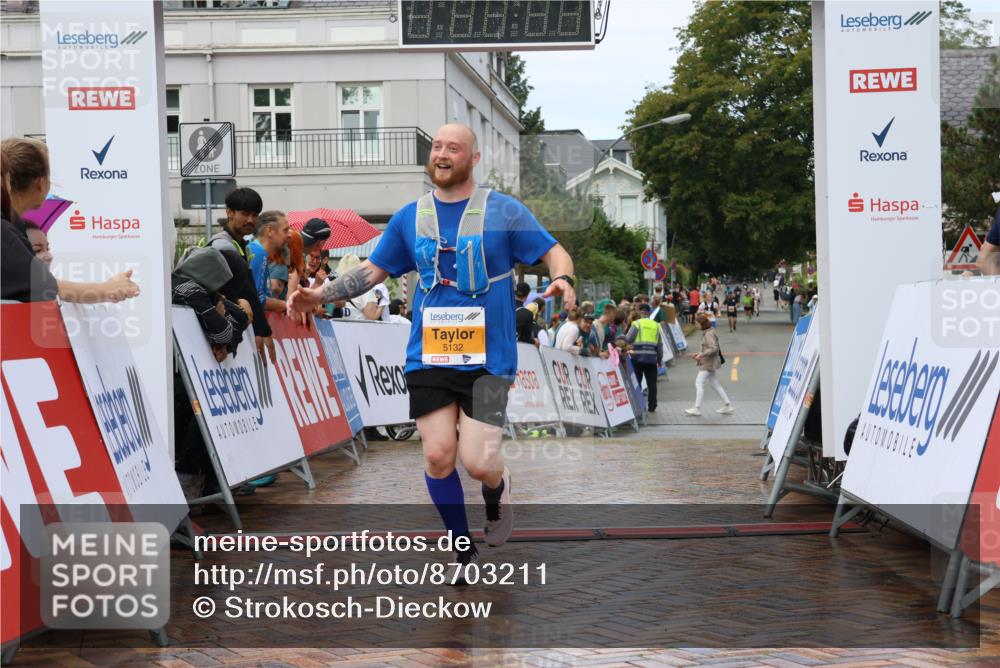 31.08.2025 - 21. Blankeneser Heldenlauf Strokosch-Dieckow http://msf.ph/oto/8703211 31.08.2025 13:10:50 Ziel 5306, 5132 meine-sportfotos.de