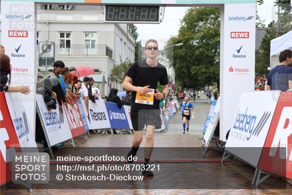31.08.2025 - 21. Blankeneser Heldenlauf Strokosch-Dieckow http://msf.ph/oto/8703221 31.08.2025 13:10:44 Ziel 5306 meine-sportfotos.de