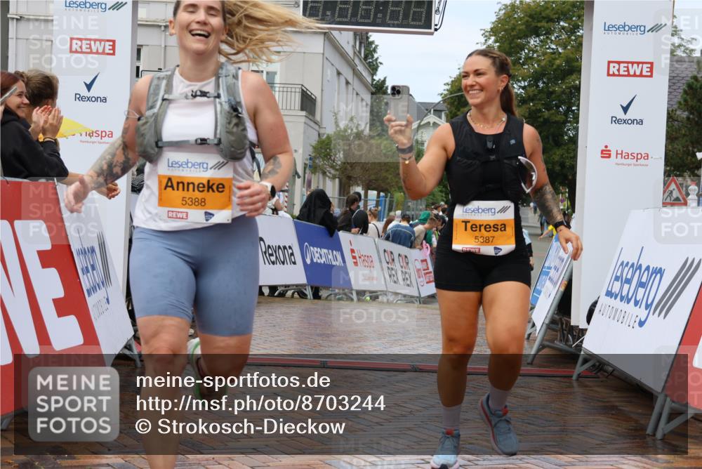 31.08.2025 - 21. Blankeneser Heldenlauf Strokosch-Dieckow http://msf.ph/oto/8703244 31.08.2025 13:09:16 Ziel 5388, 5387 meine-sportfotos.de