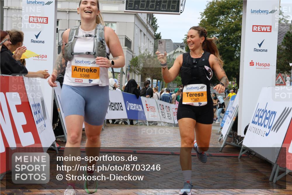 31.08.2025 - 21. Blankeneser Heldenlauf Strokosch-Dieckow http://msf.ph/oto/8703246 31.08.2025 13:09:16 Ziel 5388, 5387 meine-sportfotos.de