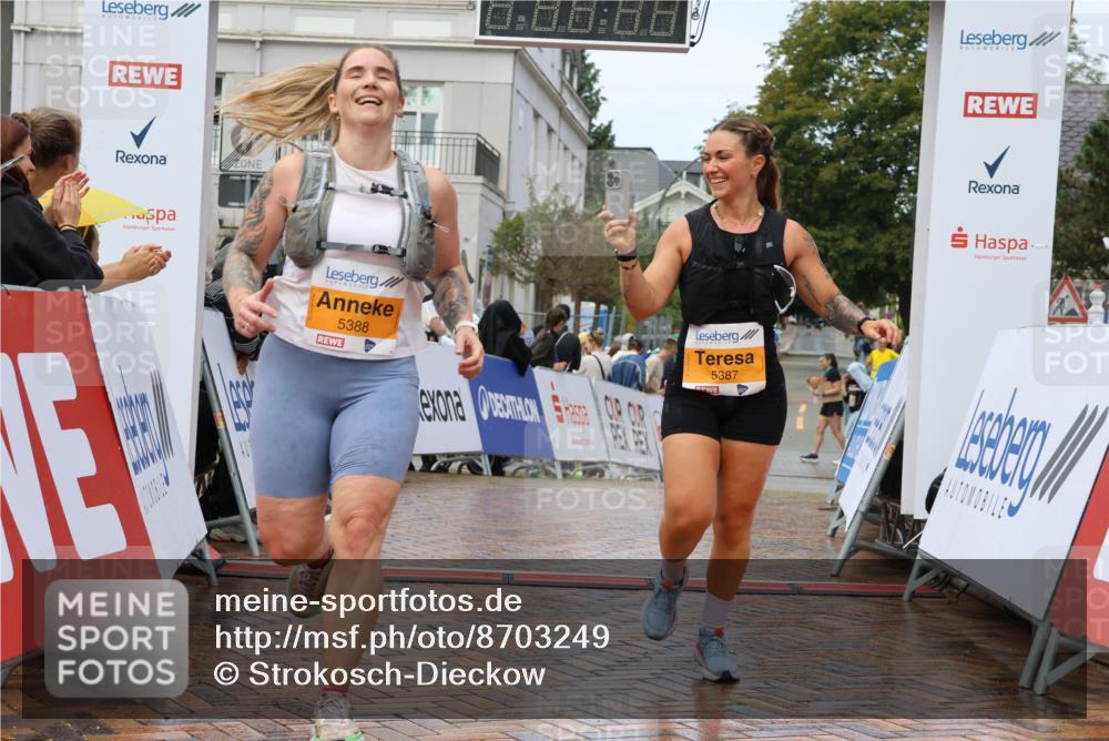 31.08.2025 - 21. Blankeneser Heldenlauf Strokosch-Dieckow http://msf.ph/oto/8703249 31.08.2025 13:09:15 Ziel 5388, 5387 meine-sportfotos.de