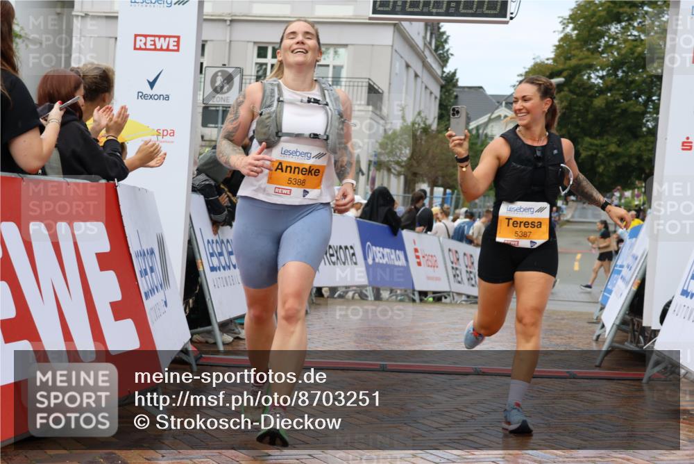 31.08.2025 - 21. Blankeneser Heldenlauf Strokosch-Dieckow http://msf.ph/oto/8703251 31.08.2025 13:09:15 Ziel 5388, 5387 meine-sportfotos.de
