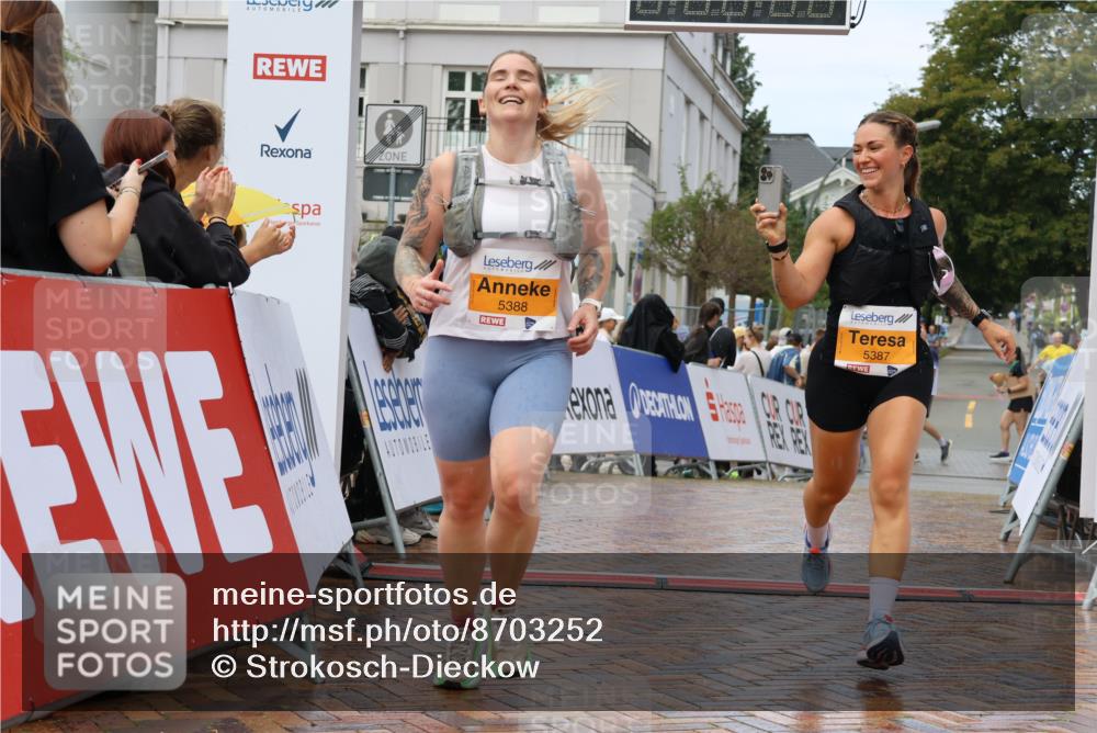 31.08.2025 - 21. Blankeneser Heldenlauf Strokosch-Dieckow http://msf.ph/oto/8703252 31.08.2025 13:09:15 Ziel 5388, 5387 meine-sportfotos.de