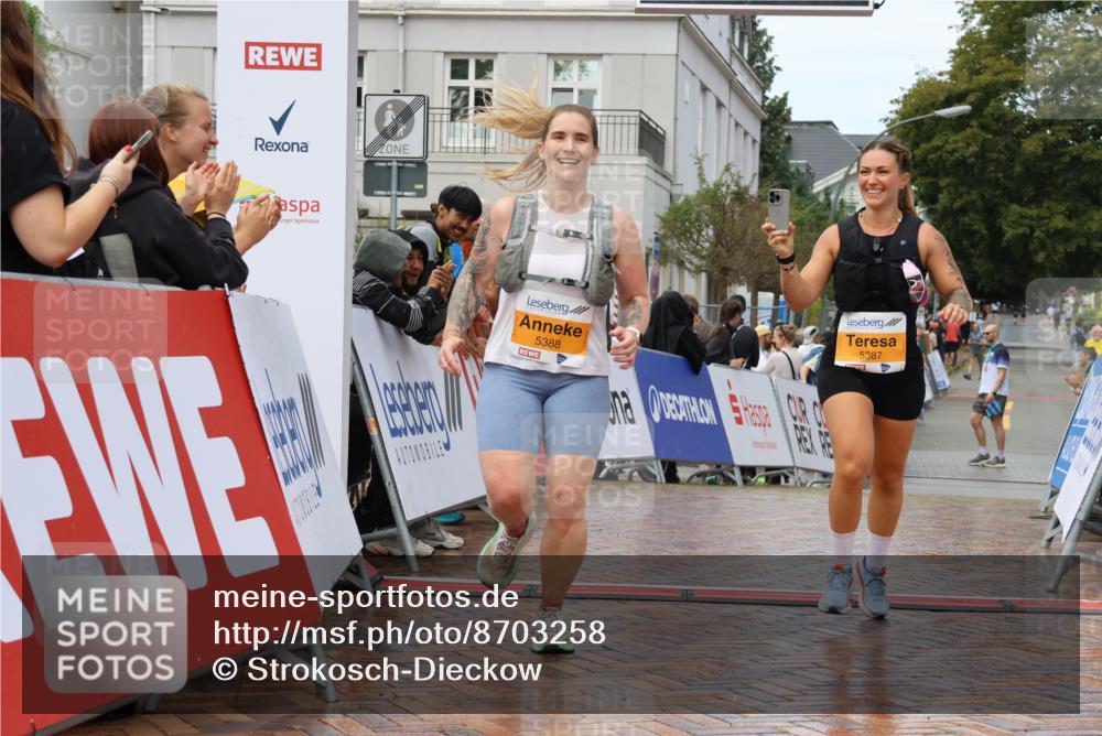 31.08.2025 - 21. Blankeneser Heldenlauf Strokosch-Dieckow http://msf.ph/oto/8703258 31.08.2025 13:09:15 Ziel 5388, 5387 meine-sportfotos.de