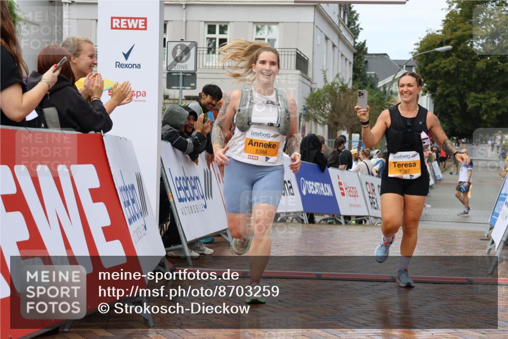 31.08.2025 - 21. Blankeneser Heldenlauf Strokosch-Dieckow http://msf.ph/oto/8703259 31.08.2025 13:09:15 Ziel 5388, 5387 meine-sportfotos.de