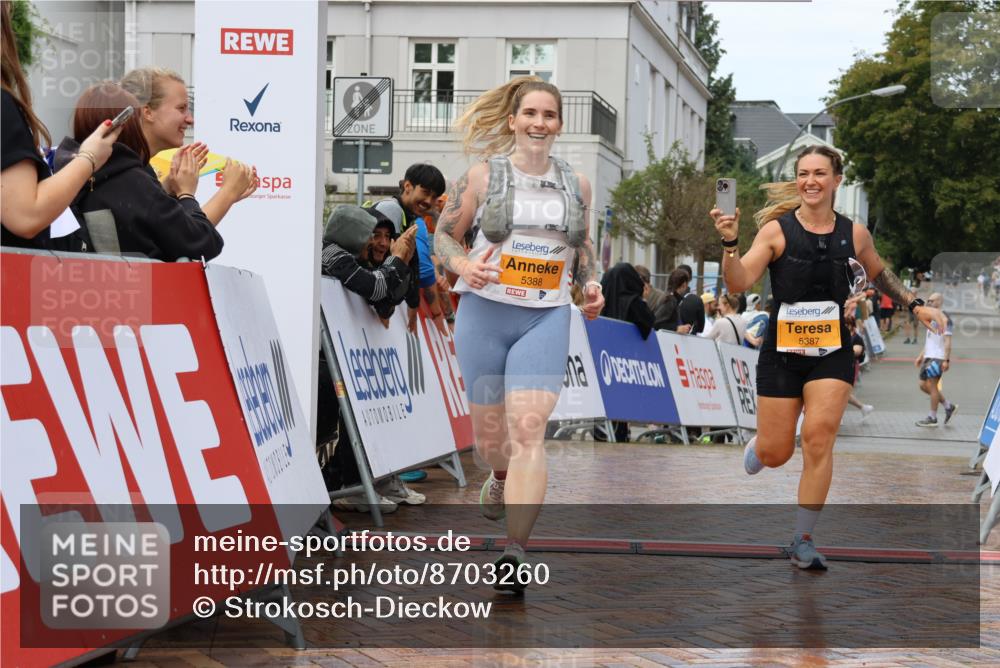31.08.2025 - 21. Blankeneser Heldenlauf Strokosch-Dieckow http://msf.ph/oto/8703260 31.08.2025 13:09:15 Ziel 5388, 5387 meine-sportfotos.de
