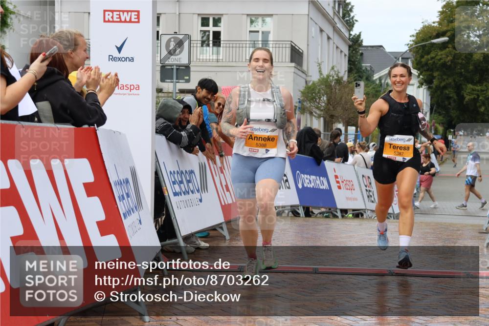 31.08.2025 - 21. Blankeneser Heldenlauf Strokosch-Dieckow http://msf.ph/oto/8703262 31.08.2025 13:09:15 Ziel 5388, 5387 meine-sportfotos.de