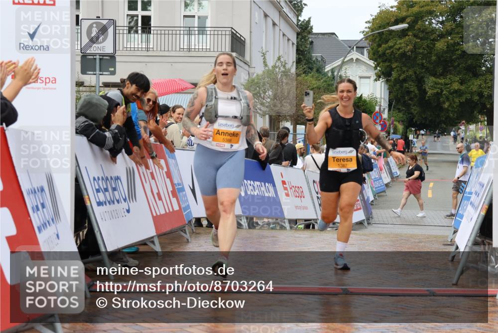 31.08.2025 - 21. Blankeneser Heldenlauf Strokosch-Dieckow http://msf.ph/oto/8703264 31.08.2025 13:09:14 Ziel 5388, 5387, 5031 meine-sportfotos.de
