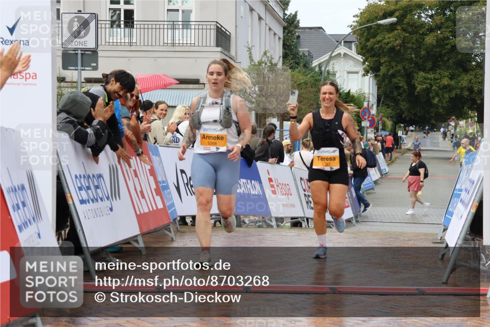 31.08.2025 - 21. Blankeneser Heldenlauf Strokosch-Dieckow http://msf.ph/oto/8703268 31.08.2025 13:09:14 Ziel 5388, 5387, 5031 meine-sportfotos.de