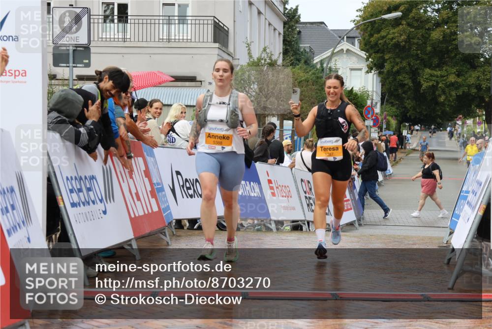 31.08.2025 - 21. Blankeneser Heldenlauf Strokosch-Dieckow http://msf.ph/oto/8703270 31.08.2025 13:09:14 Ziel 5388, 5387, 5031 meine-sportfotos.de