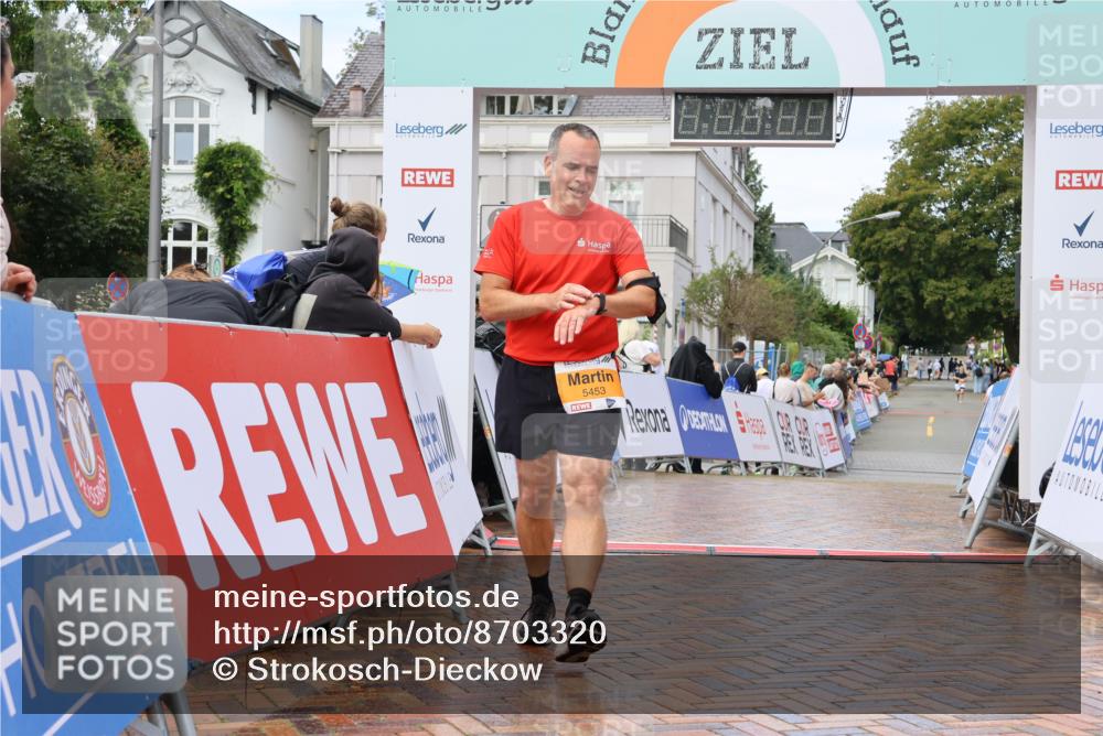 31.08.2025 - 21. Blankeneser Heldenlauf Strokosch-Dieckow http://msf.ph/oto/8703320 31.08.2025 13:07:20 Ziel 5809, 5453 meine-sportfotos.de