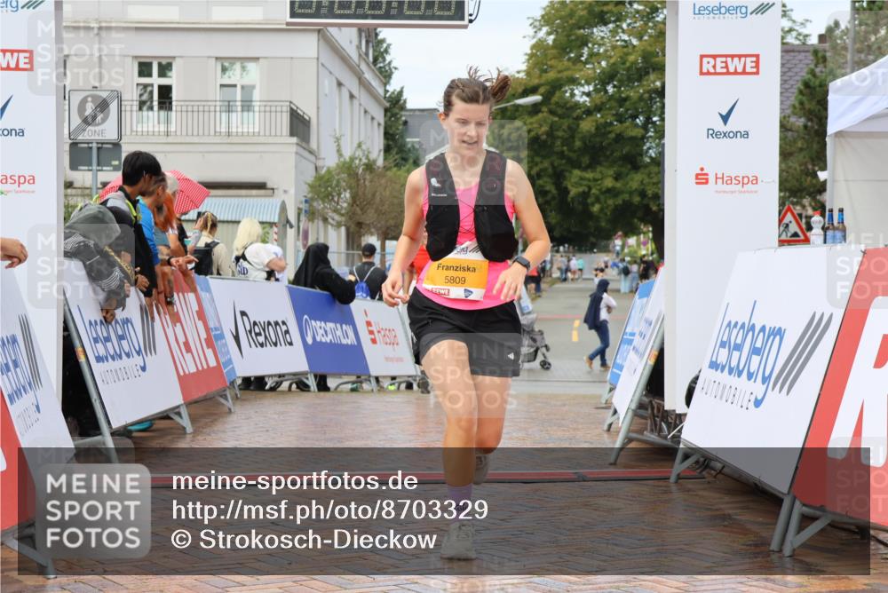 31.08.2025 - 21. Blankeneser Heldenlauf Strokosch-Dieckow http://msf.ph/oto/8703329 31.08.2025 13:07:15 Ziel 5809, 5453 meine-sportfotos.de