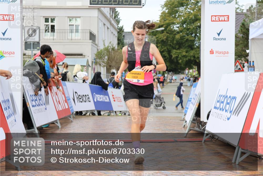 31.08.2025 - 21. Blankeneser Heldenlauf Strokosch-Dieckow http://msf.ph/oto/8703330 31.08.2025 13:07:15 Ziel 5809, 5453 meine-sportfotos.de