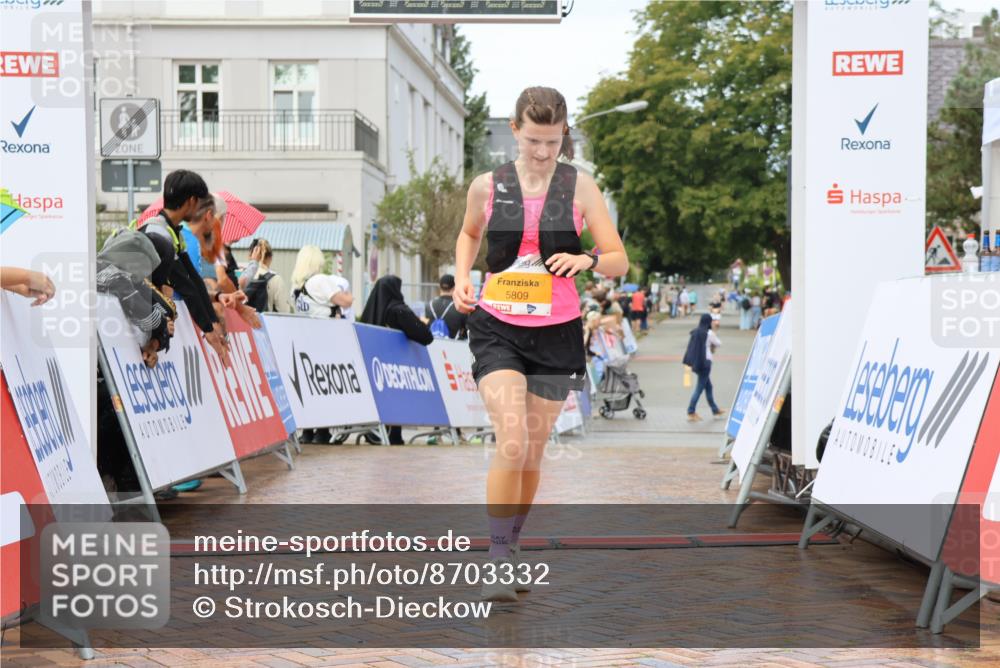 31.08.2025 - 21. Blankeneser Heldenlauf Strokosch-Dieckow http://msf.ph/oto/8703332 31.08.2025 13:07:15 Ziel 5809, 5453 meine-sportfotos.de