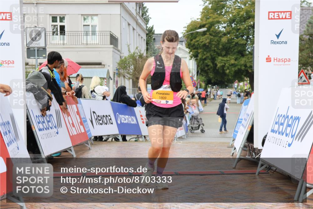 31.08.2025 - 21. Blankeneser Heldenlauf Strokosch-Dieckow http://msf.ph/oto/8703333 31.08.2025 13:07:15 Ziel 5809, 5453 meine-sportfotos.de