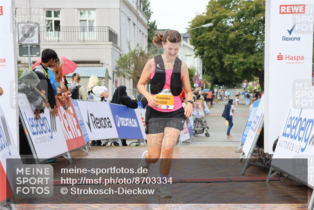 31.08.2025 - 21. Blankeneser Heldenlauf Strokosch-Dieckow http://msf.ph/oto/8703334 31.08.2025 13:07:15 Ziel 5809, 5453 meine-sportfotos.de