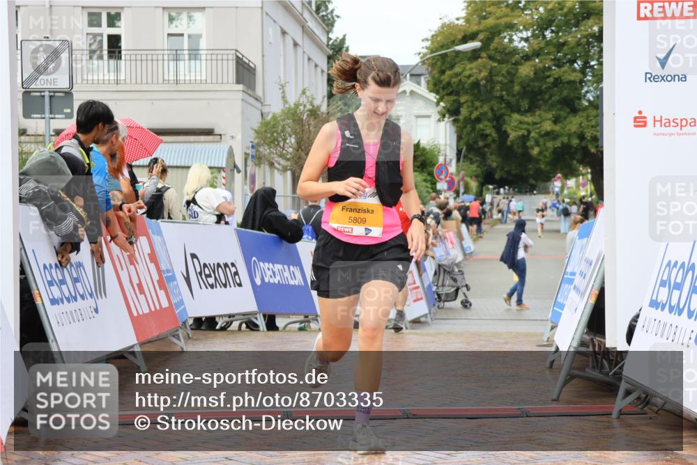 31.08.2025 - 21. Blankeneser Heldenlauf Strokosch-Dieckow http://msf.ph/oto/8703335 31.08.2025 13:07:15 Ziel 5809, 5453 meine-sportfotos.de