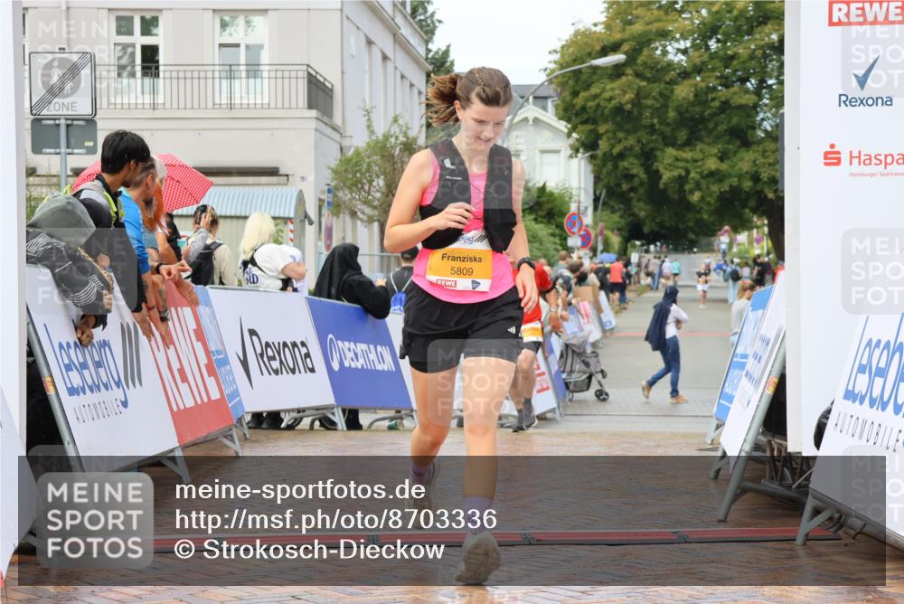 31.08.2025 - 21. Blankeneser Heldenlauf Strokosch-Dieckow http://msf.ph/oto/8703336 31.08.2025 13:07:15 Ziel 5809, 5453 meine-sportfotos.de