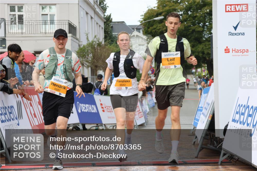 31.08.2025 - 21. Blankeneser Heldenlauf Strokosch-Dieckow http://msf.ph/oto/8703365 31.08.2025 13:06:35 Ziel 5098, 5542, 5541, 5544 meine-sportfotos.de