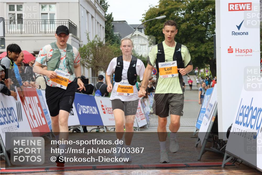 31.08.2025 - 21. Blankeneser Heldenlauf Strokosch-Dieckow http://msf.ph/oto/8703367 31.08.2025 13:06:35 Ziel 5098, 5542, 5541, 5544 meine-sportfotos.de