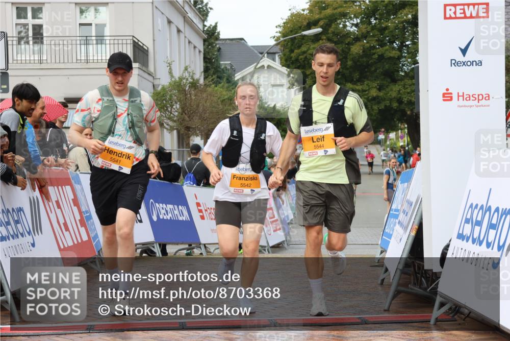 31.08.2025 - 21. Blankeneser Heldenlauf Strokosch-Dieckow http://msf.ph/oto/8703368 31.08.2025 13:06:35 Ziel 5098, 5542, 5541, 5544 meine-sportfotos.de