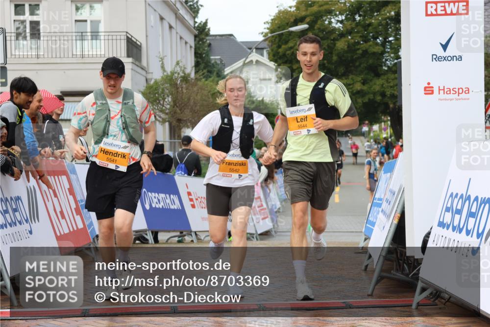 31.08.2025 - 21. Blankeneser Heldenlauf Strokosch-Dieckow http://msf.ph/oto/8703369 31.08.2025 13:06:35 Ziel 5098, 5542, 5541, 5544 meine-sportfotos.de