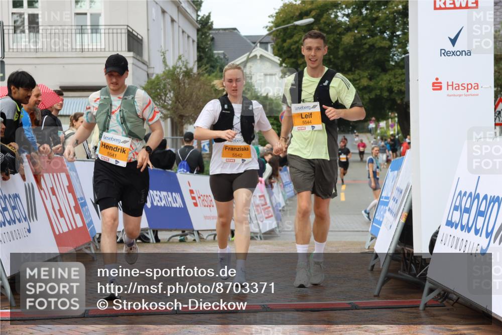 31.08.2025 - 21. Blankeneser Heldenlauf Strokosch-Dieckow http://msf.ph/oto/8703371 31.08.2025 13:06:35 Ziel 5098, 5542, 5541, 5544 meine-sportfotos.de